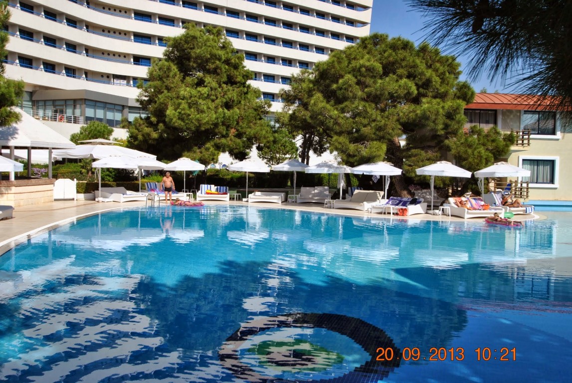 imagini hotel TITANIC LARA